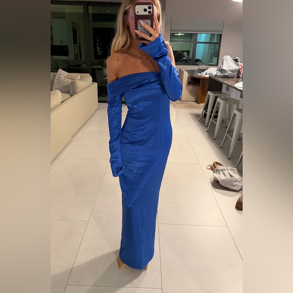 Chic Royal Blue Off-Shoulder Long Sleeve Dress
